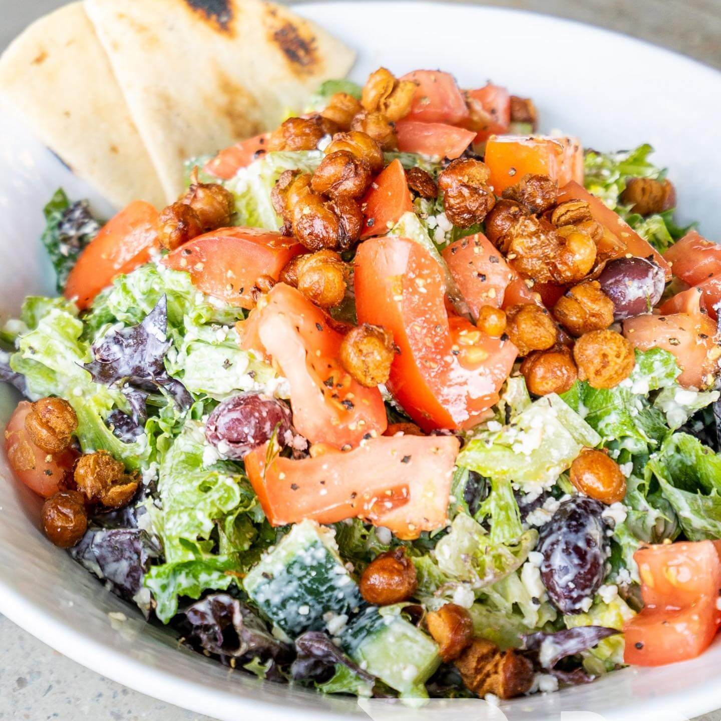 greek salad with chickpeas