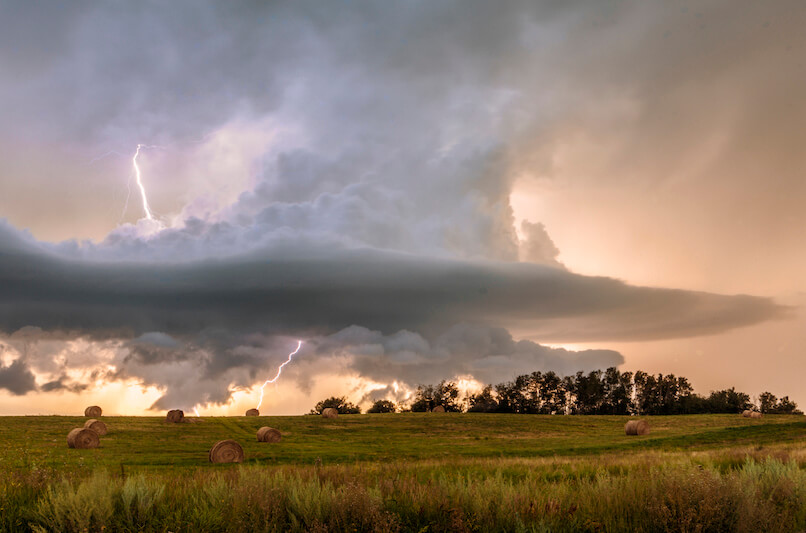 Mom Was Right: 10 Things Not to Do in a Thunderstorm